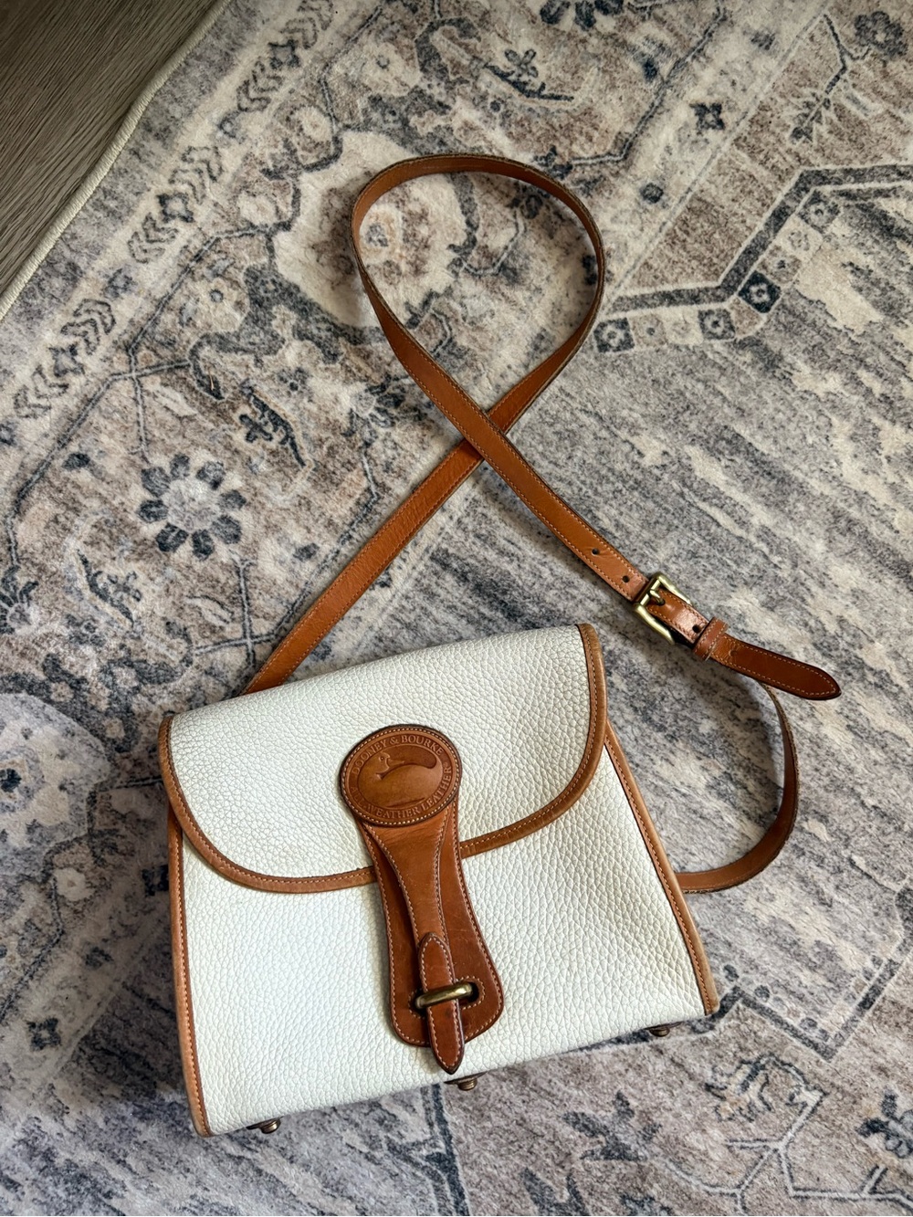 Dooney & Bourkey Vintage All Weather Leather Essex Cross Body Hand Bag Cream USA